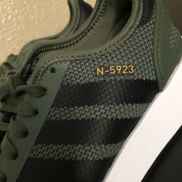 ❌SOLD❌NEW Adidas N5923 Women’s Shoe size 5 Green - Picture 2 of 7